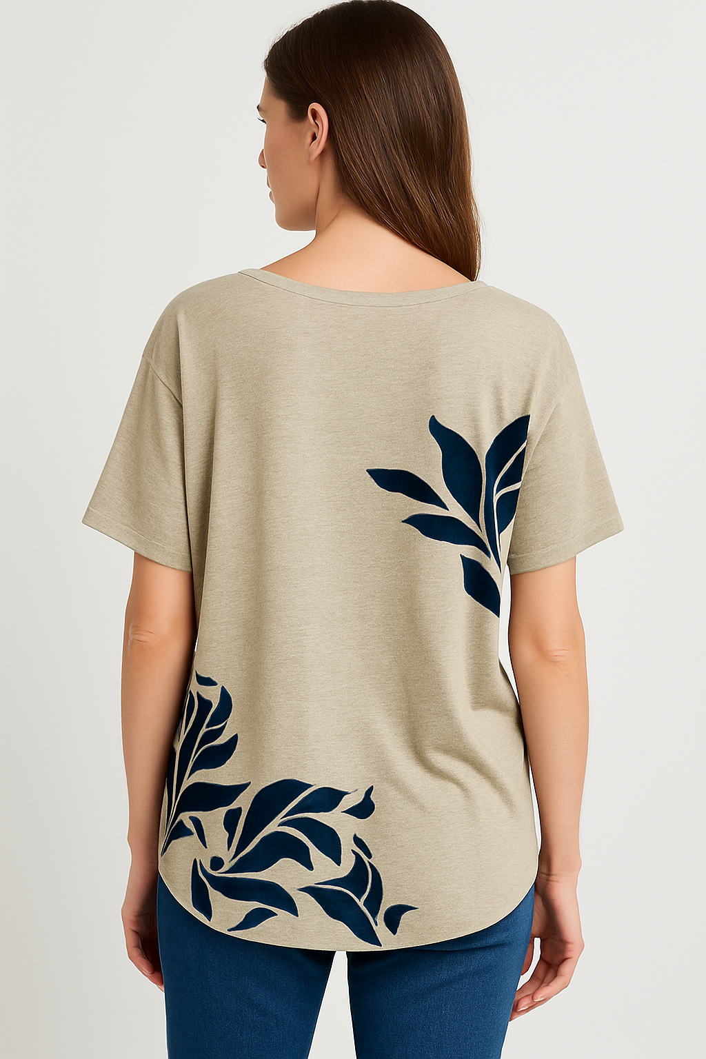Camiseta Feminina Bege com Estampa Folhagem Azul – Estilo e Leveza para o Dia a Dia - Imagem 4