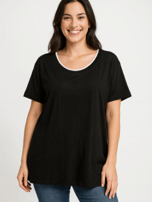 Camiseta Feminina Básica Preta com Detalhe no Decote