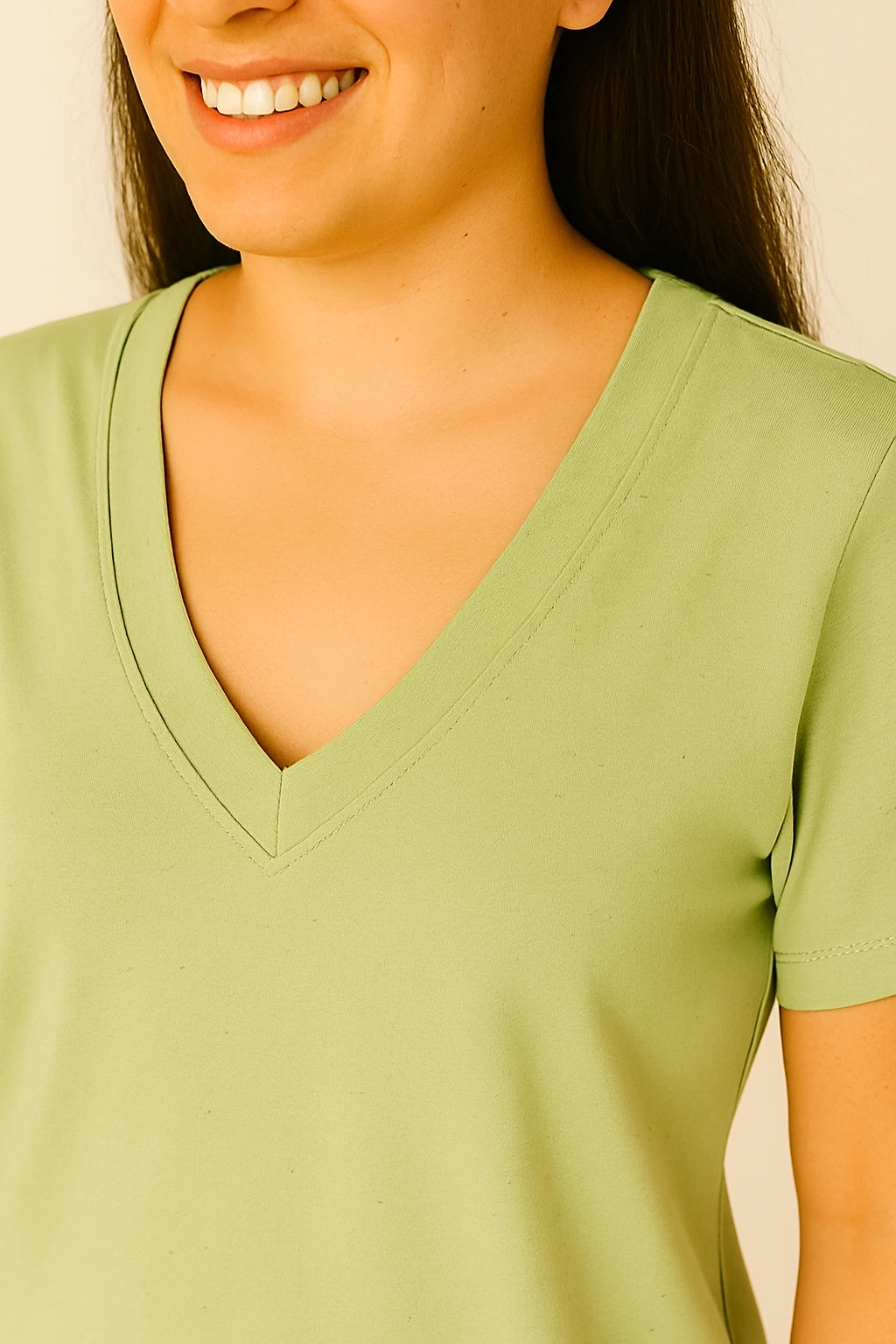 Camiseta Feminina Gola V Verde - Imagem 2