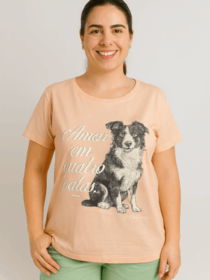 Camiseta Feminina "Amor em Quatro Patas" – Conforto e estilo para quem ama pets!