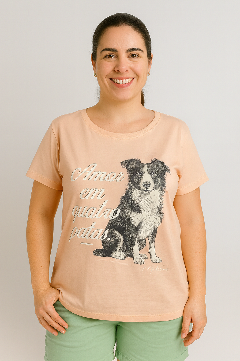 Camiseta Feminina "Amor em Quatro Patas" – Conforto e estilo para quem ama pets!