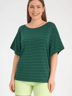 Camiseta Feminina Listrada Verde – Conforto e Estilo no Dia a Dia