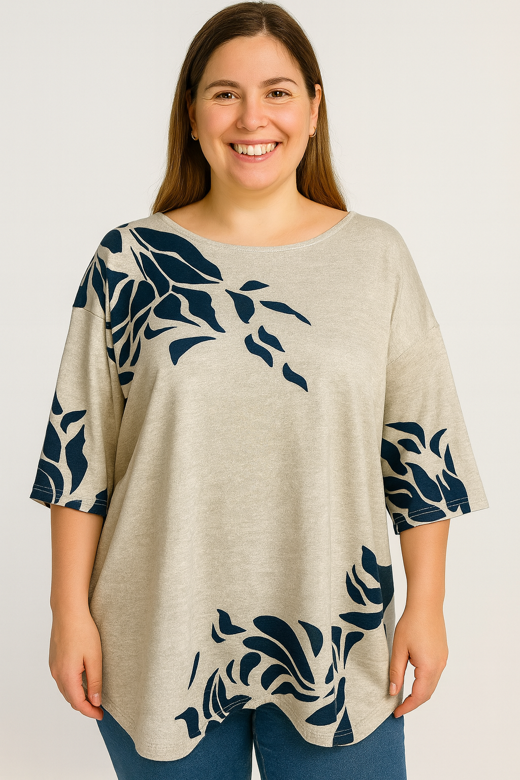 Camiseta Feminina Bege com Estampa Folhagem Azul – Estilo e Leveza para o Dia a Dia