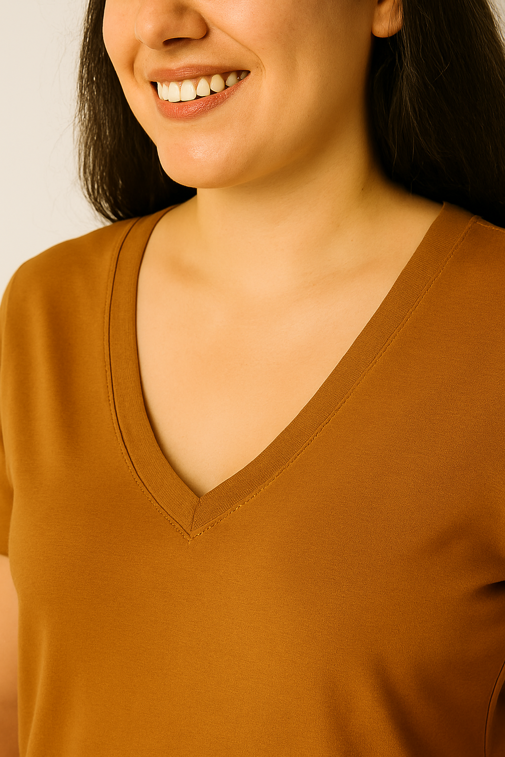 Camiseta Feminina Gola V Marróm - Imagem 2