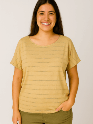Camiseta Feminina Malwee Bege com Listras Texturizadas – Elegância e Conforto no Seu Dia a Dia