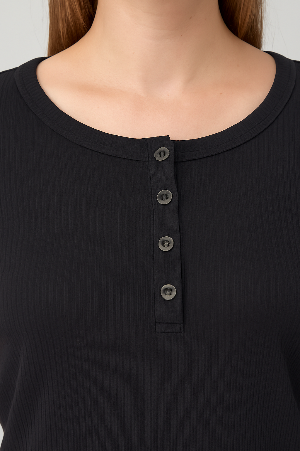 Blusa Feminina Preta Canelada com Botões – Conforto e Estilo para o Dia a Dia - Imagem 3