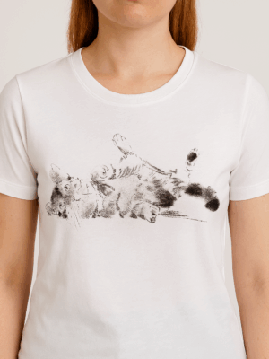 Camiseta Feminina Estampa Gato deitado – Conforto e estilo para o seu dia a dia
