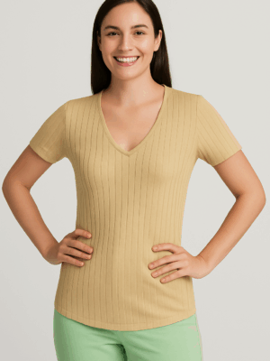 Camiseta Feminina Bege Canelada com Decote em V – Conforto e Elegância no Dia a Dia