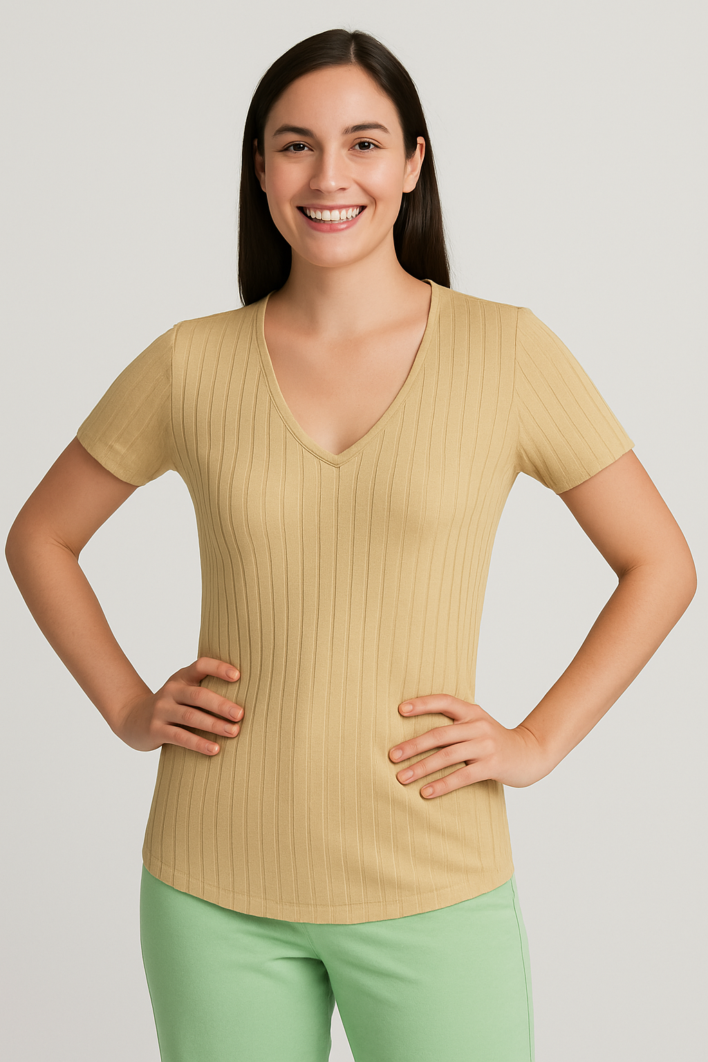 Camiseta Feminina Bege Canelada com Decote em V – Conforto e Elegância no Dia a Dia