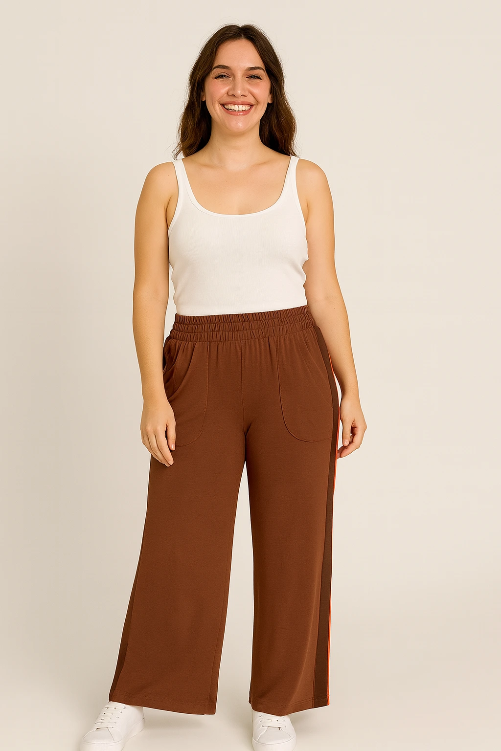 Calça Pantalona Marrom com Detalhe Lateral Vermelho